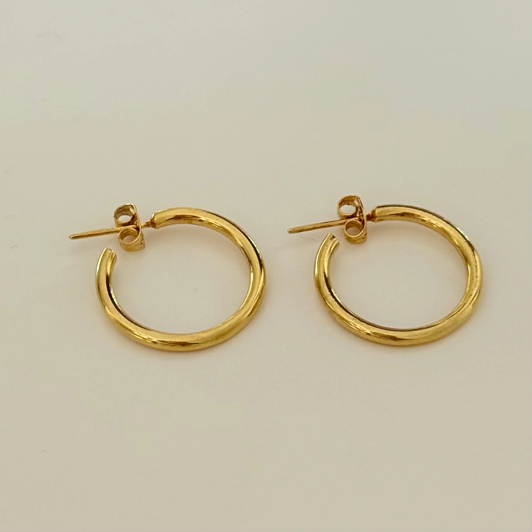 18k Gold Plated Sterling Silver Medium Sized Solid Round Everyday Hoops - Image 4