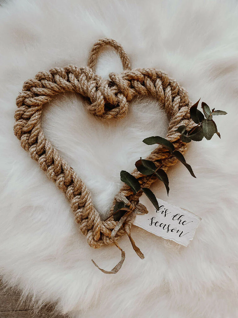 25cm Jute Love Heart Wreath - Image 10