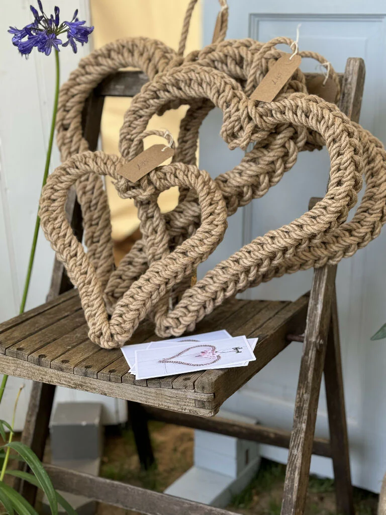 25cm Jute Love Heart Wreath - Image 4