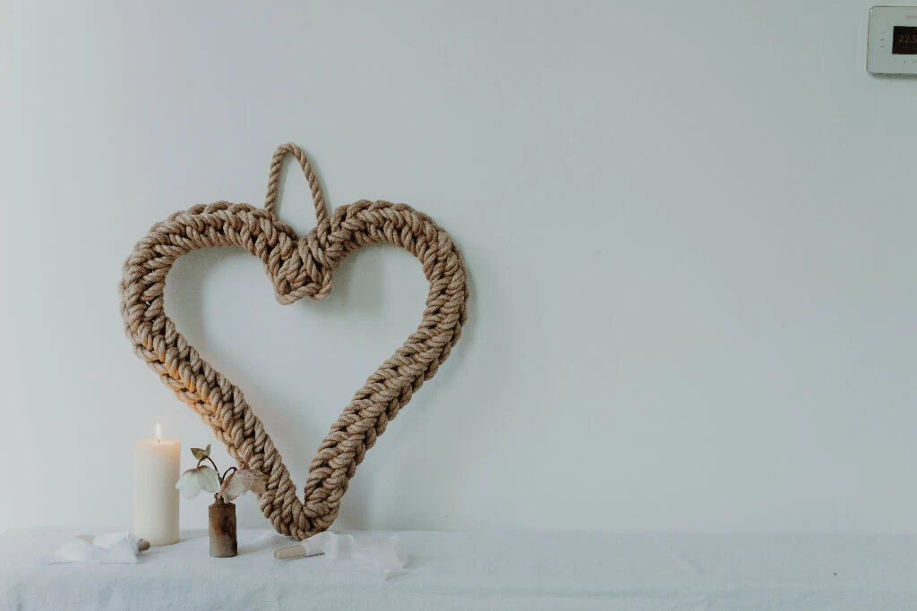 25cm Jute Love Heart Wreath - Image 5