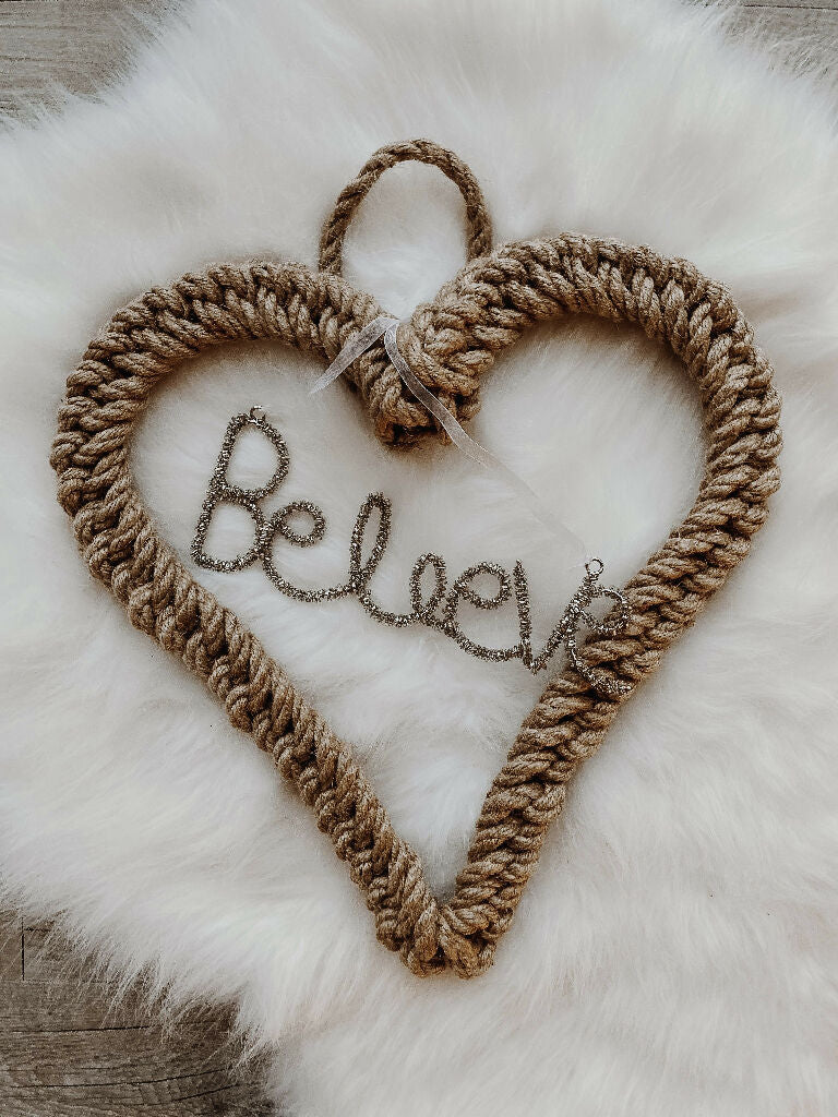 25cm Jute Love Heart Wreath - Image 8