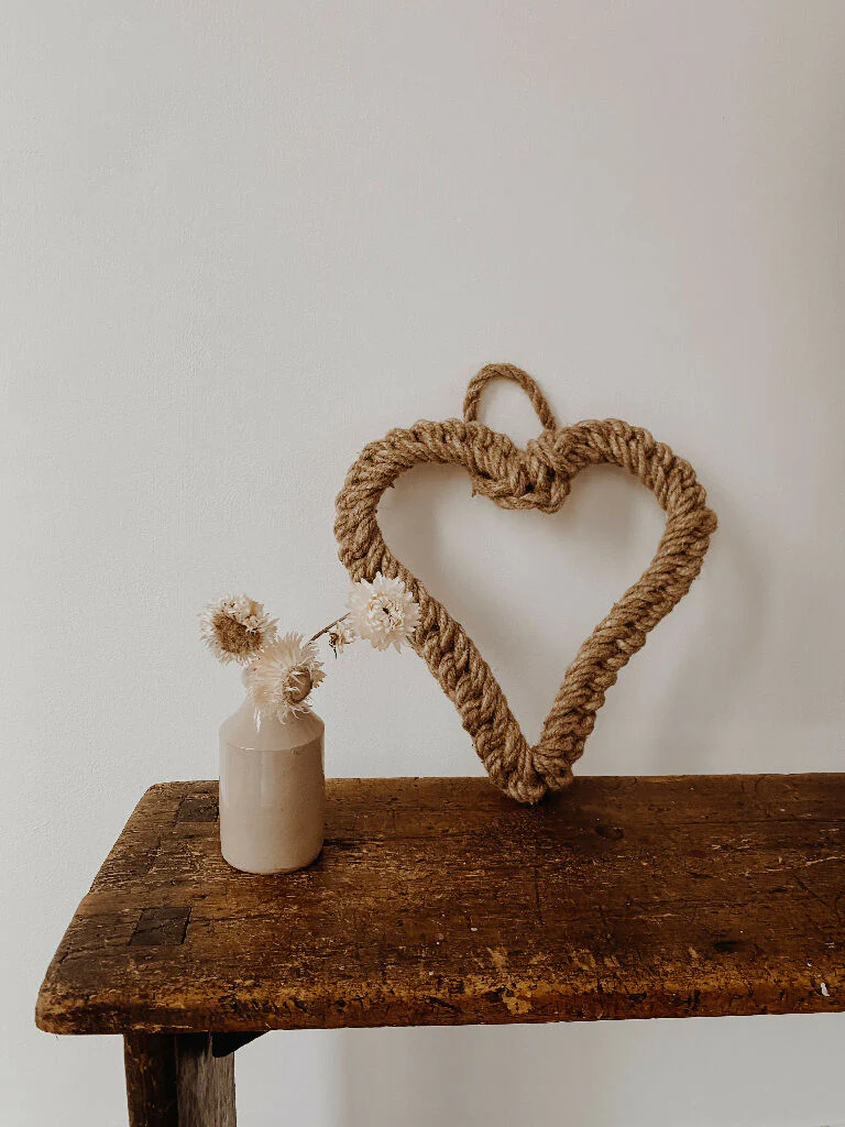 25cm Jute Love Heart Wreath - Image 9