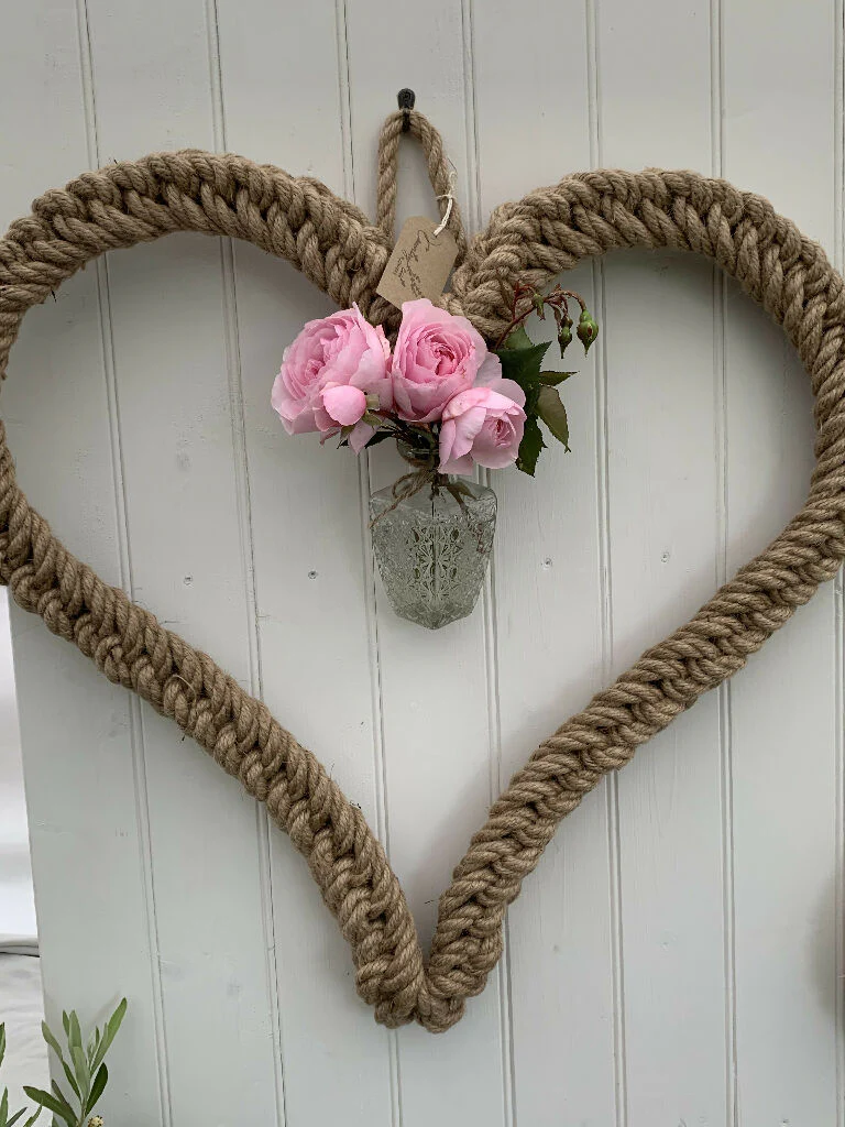 65cm Jute Love Heart Valentine’s Wreath - Image 10