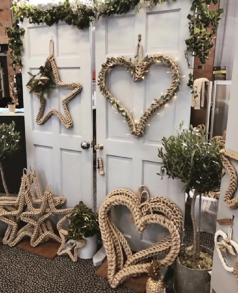 65cm Jute Love Heart Valentine’s Wreath - Image 3