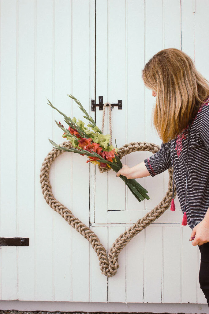 65cm Jute Love Heart Valentine’s Wreath - Image 4