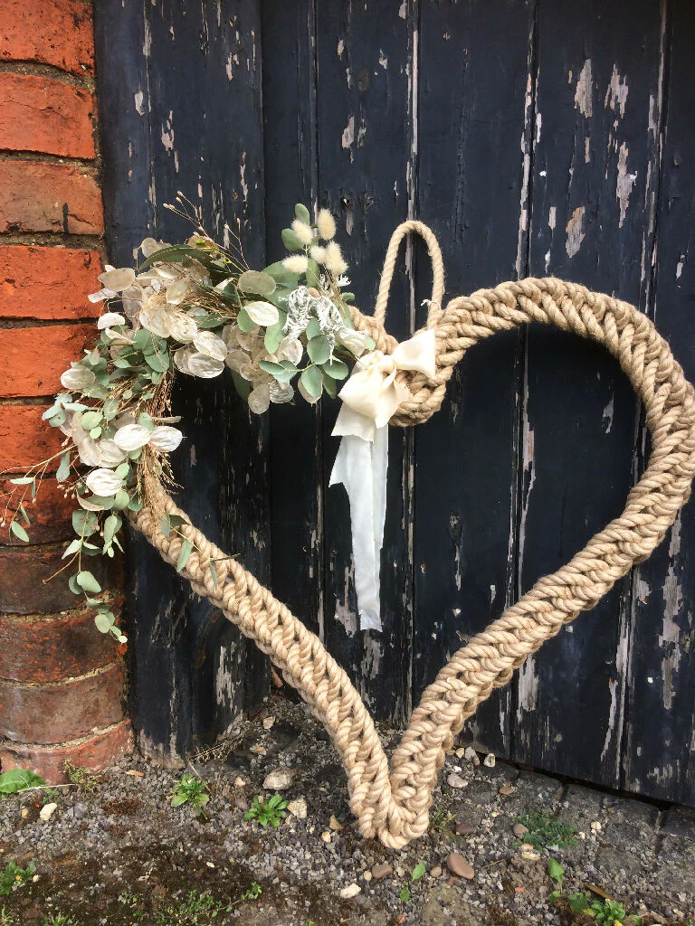 65cm Jute Love Heart Valentine’s Wreath - Image 6