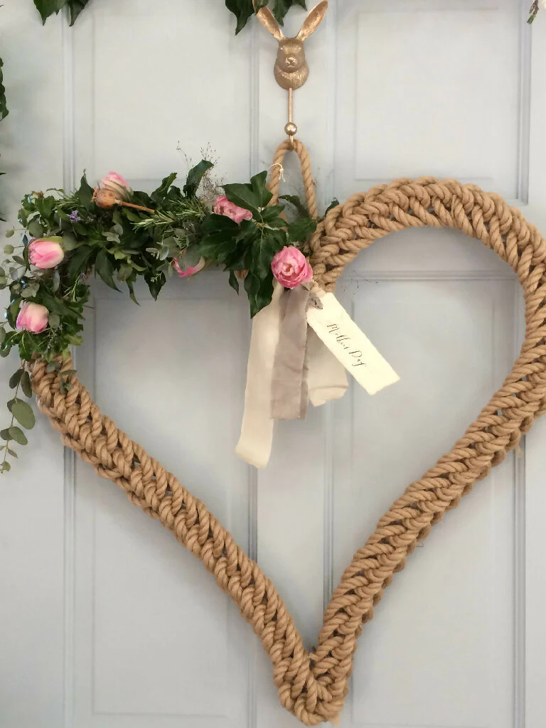 65cm Jute Love Heart Valentine’s Wreath - Image 9