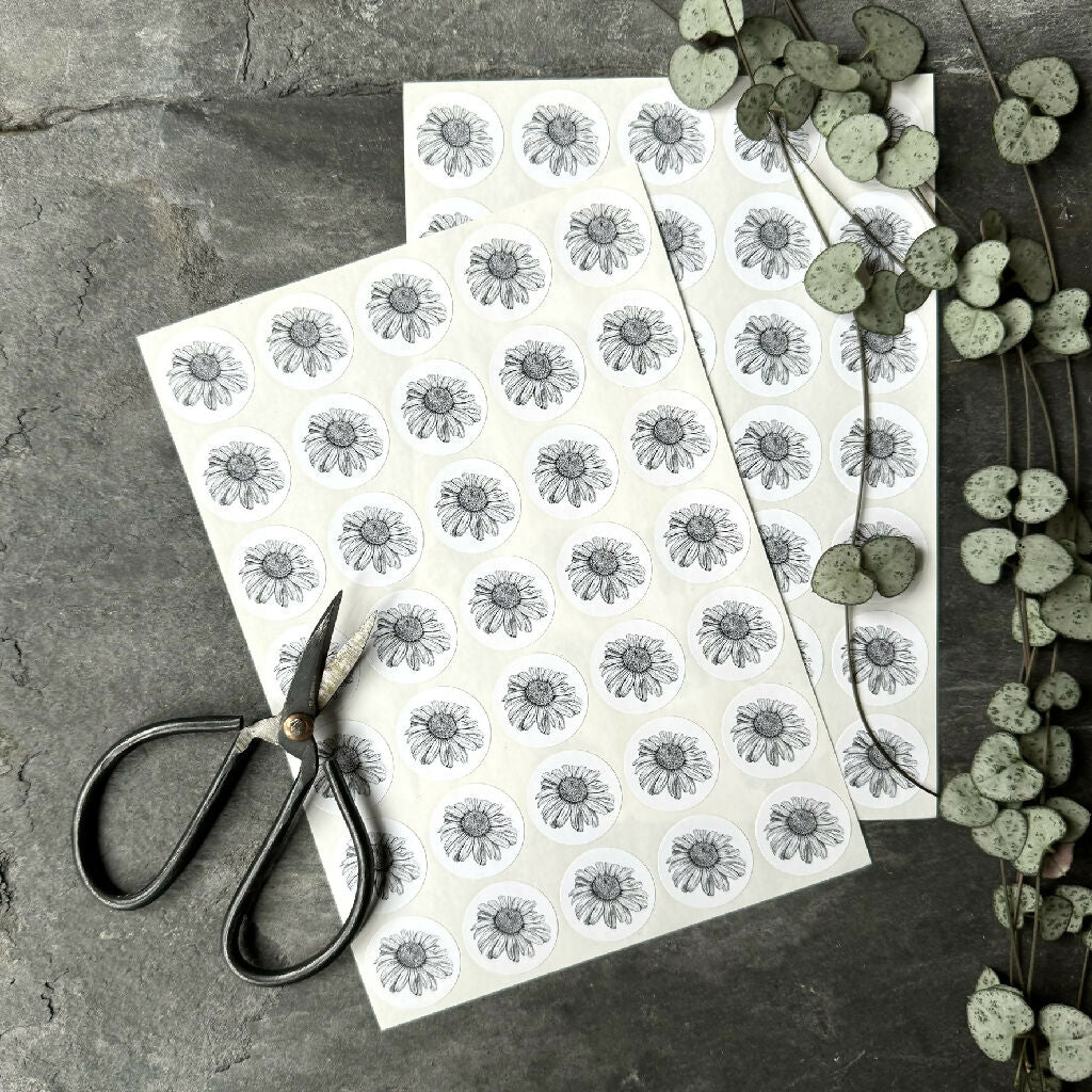 70 Mini Daisy Stickers (35 per sheet) - Image 2
