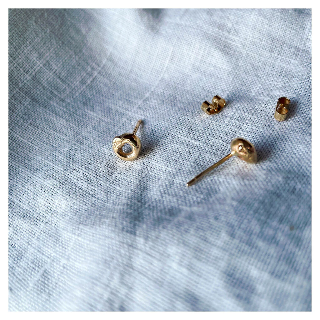 9ct Gold Mini Molten Donut Studs - Image 3