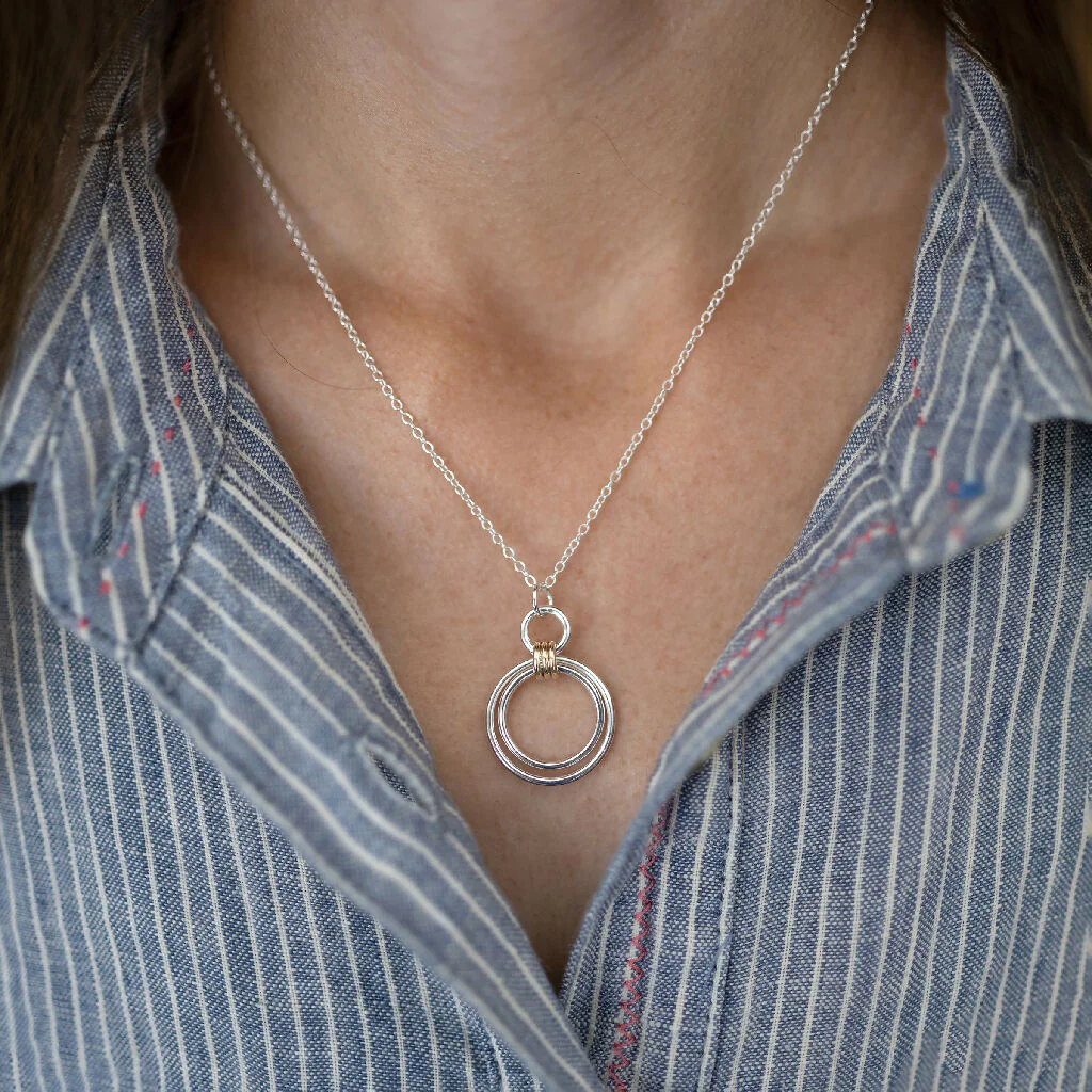 9ct Gold & Silver Three Ring Circle Necklace - Image 10