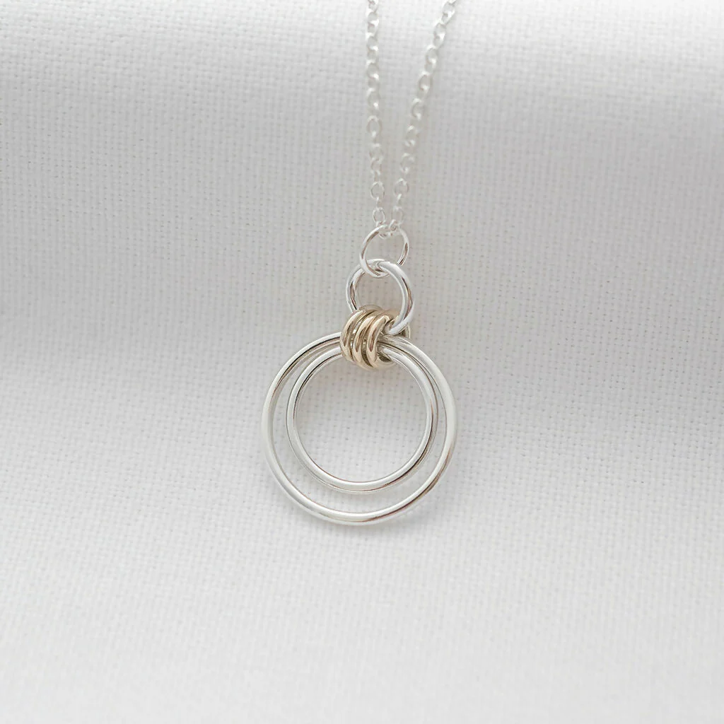 9ct Gold & Silver Three Ring Circle Necklace - Image 6