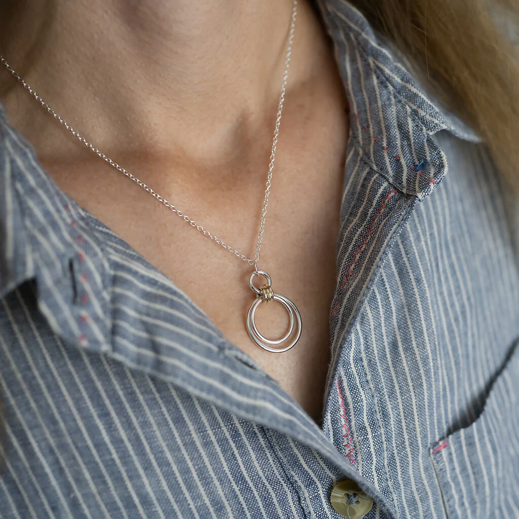 9ct Gold & Silver Three Ring Circle Necklace - Image 9