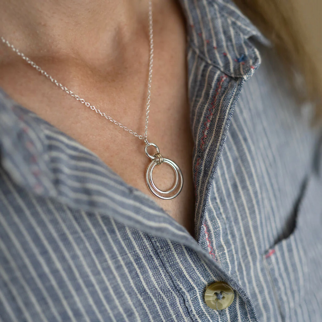 9ct Gold & Silver Two Ring Circle Necklace - Image 10