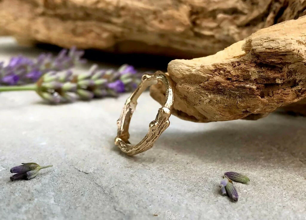 9ct Gold Twig Ring - Image 3