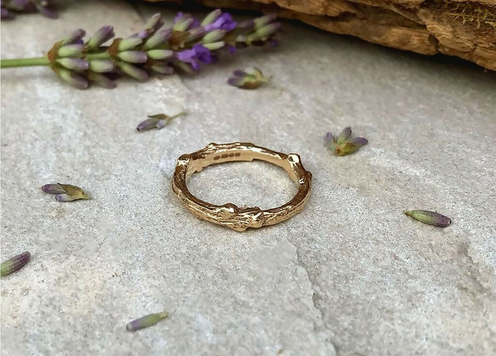9ct Gold Twig Ring - Image 4
