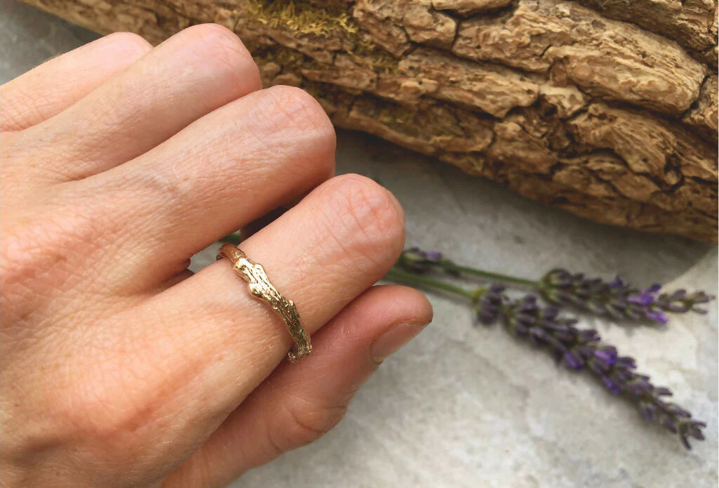 9ct Gold Twig Ring - Image 5
