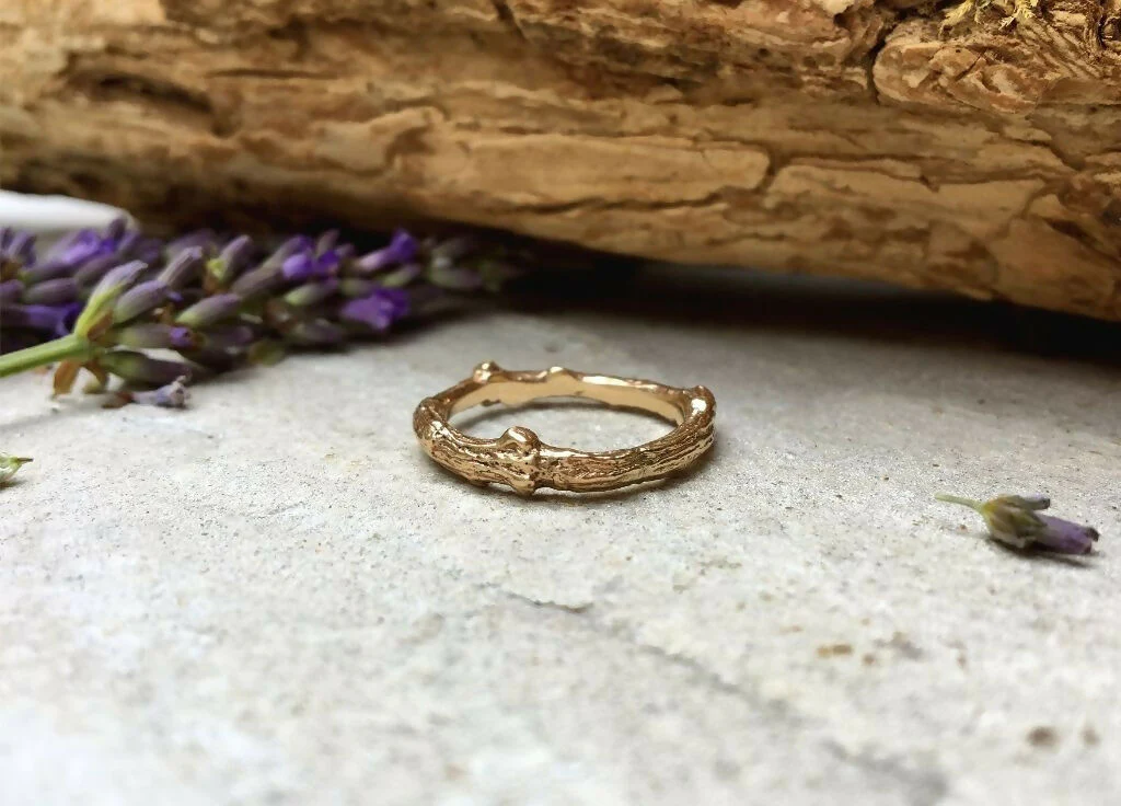 9ct Gold Twig Ring - Image 6