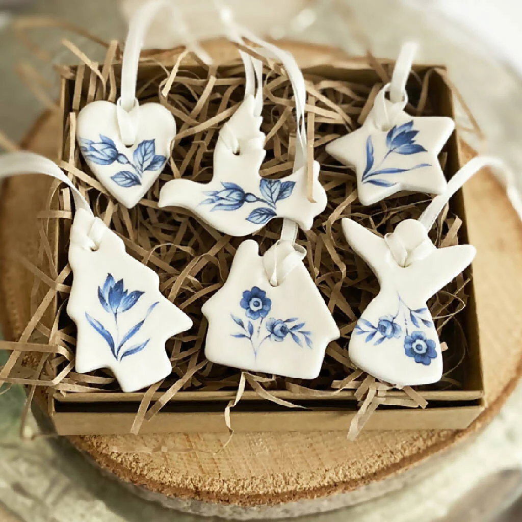 A set of 6 porcelain decorations - Image 2