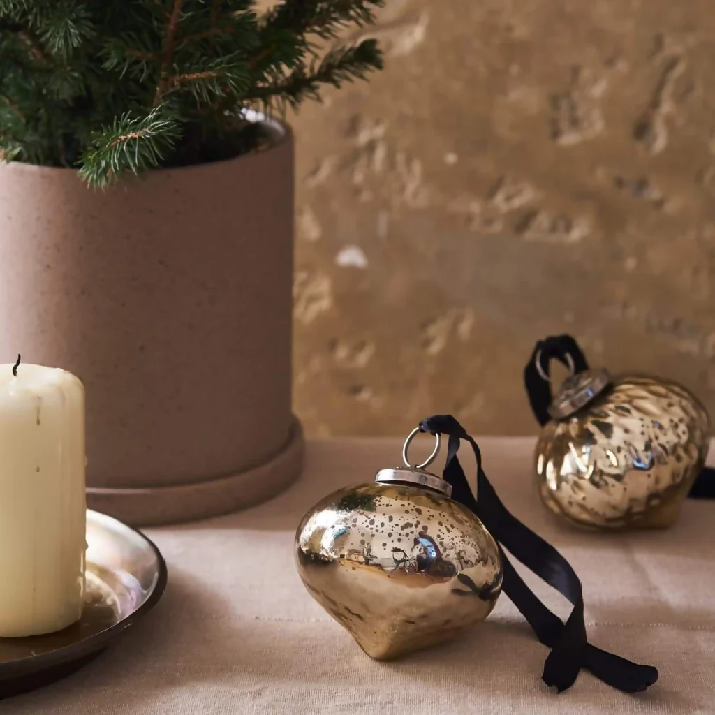 Antique Gold Onion Christmas Baubles - Image 2