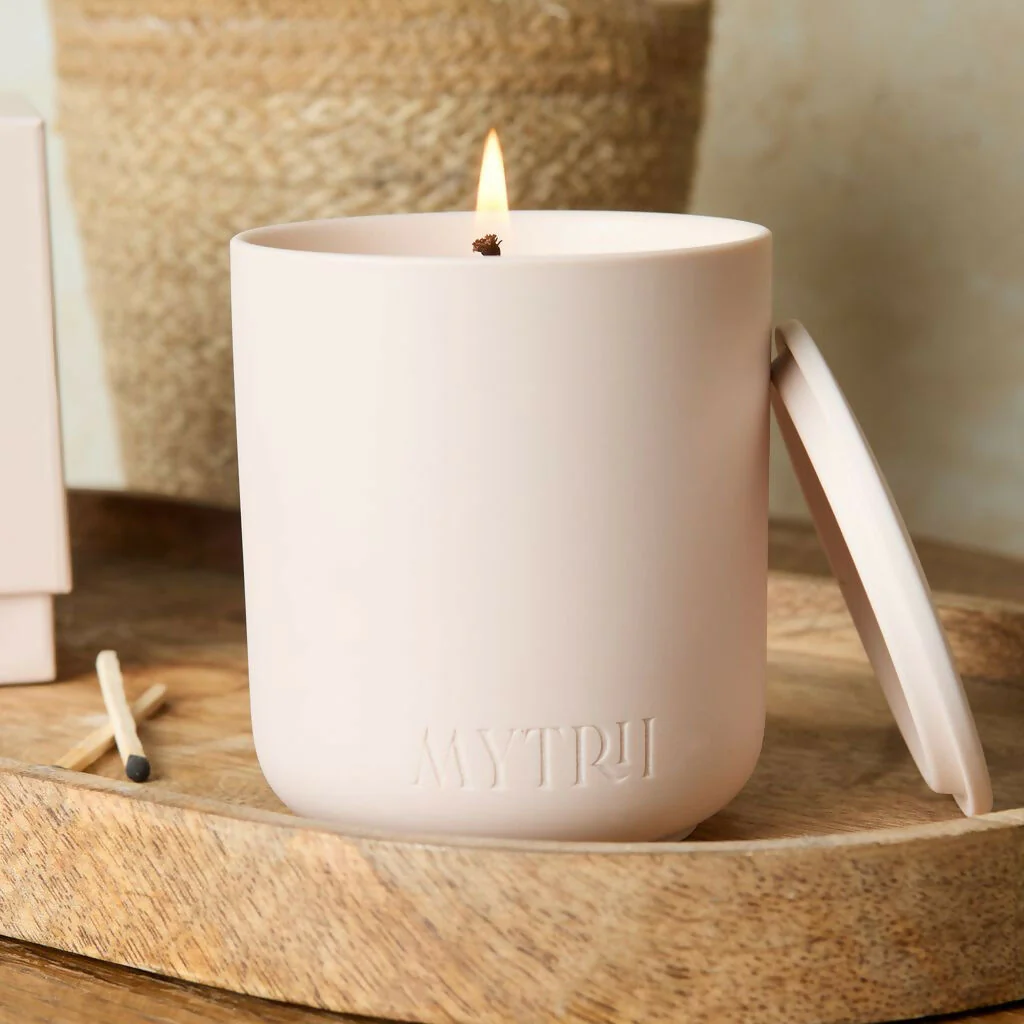 Apple & Cinnamon - Large Ceramic Soy Candle (320g) - Image 2