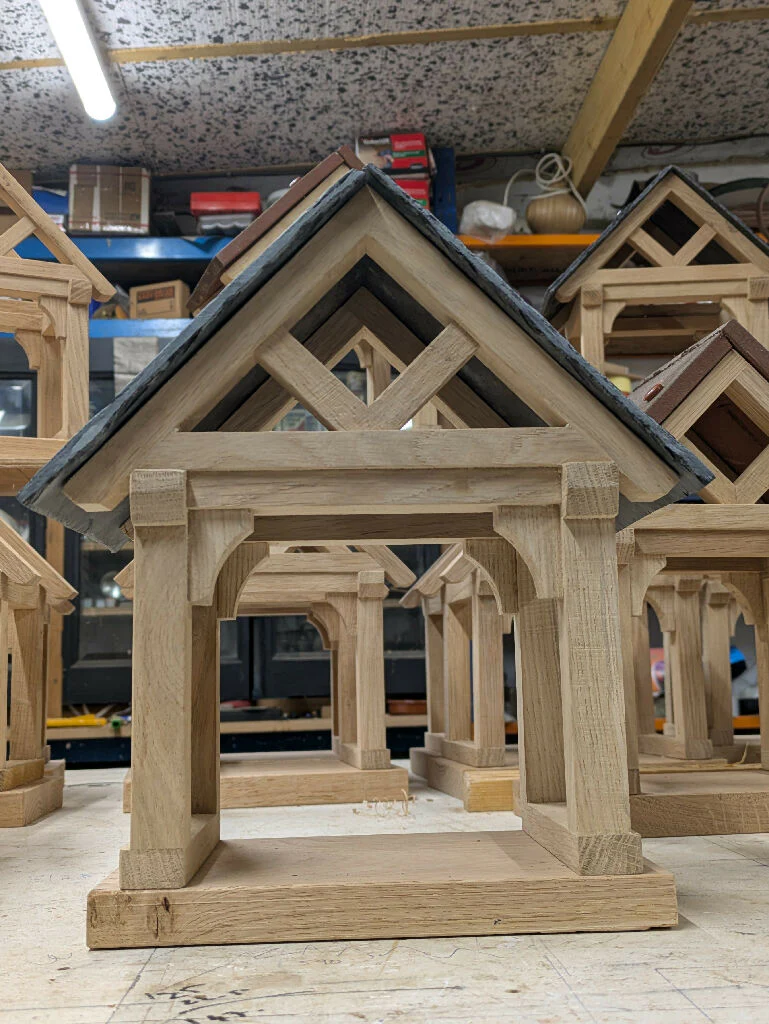 Barn Style Oak Bird Table with Slate Roof - Image 4