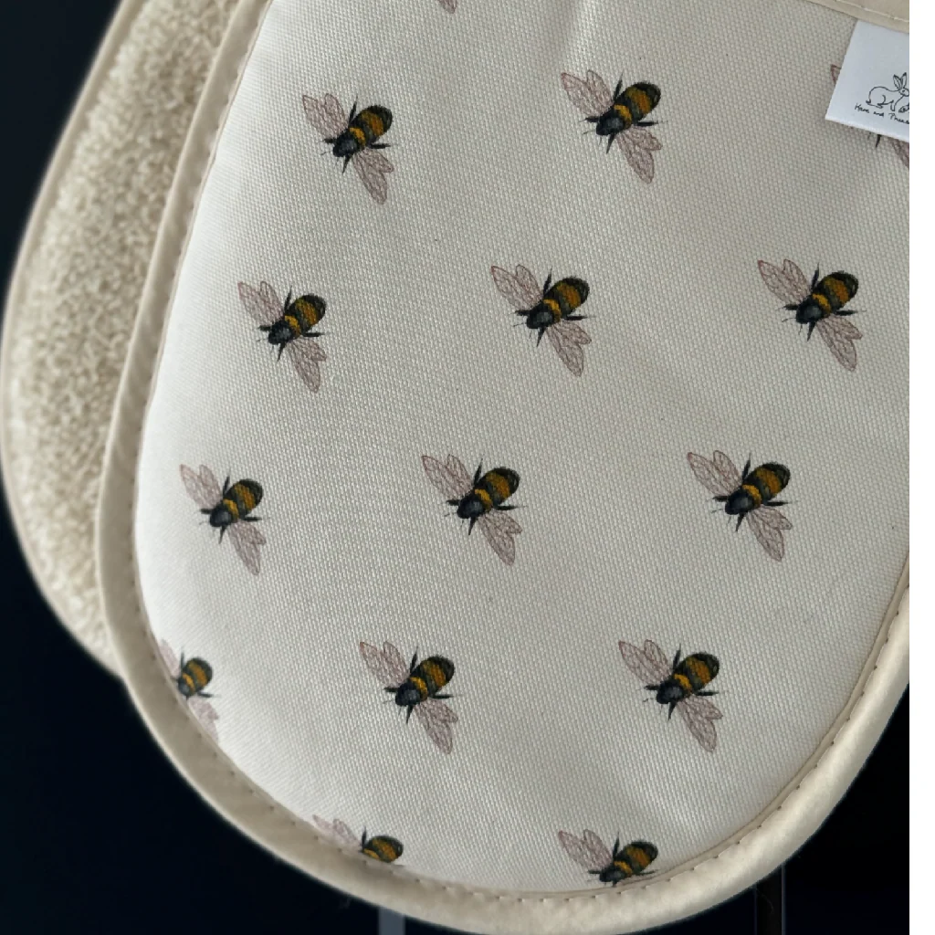 Beautiful Bees Oven Gloves - Image 2