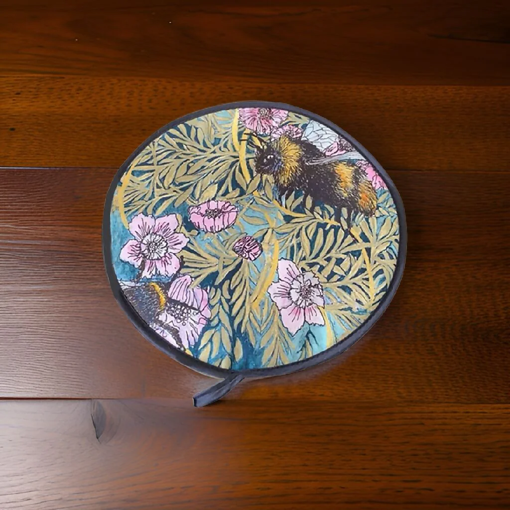 Bee Aga Cover - Image 3