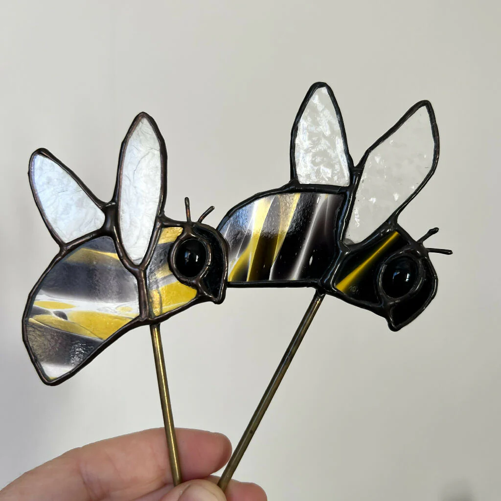 Bee plant stake - adorable stained glass bumblebee - Image 2