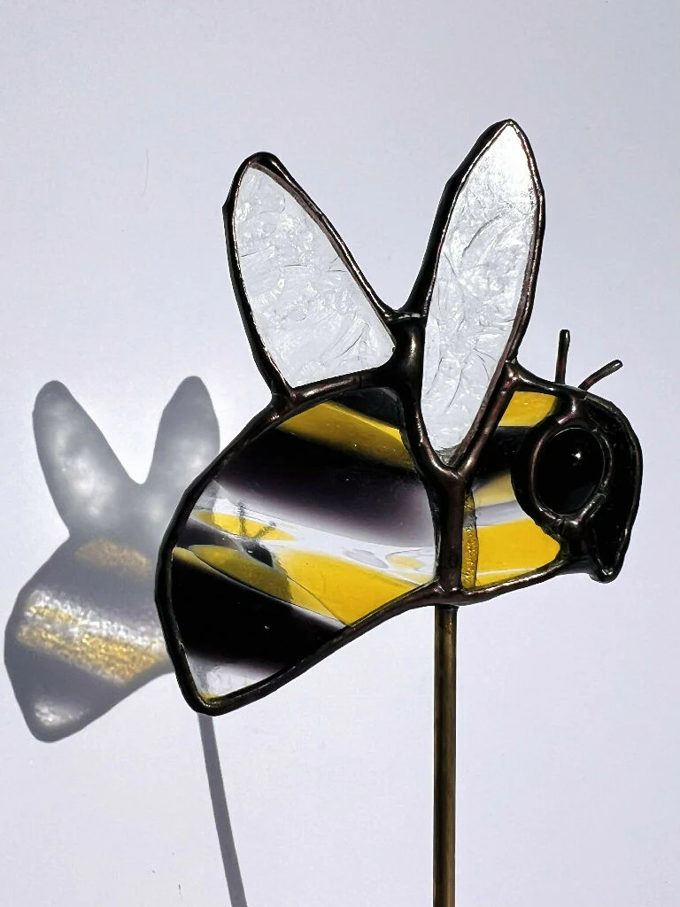 Bee plant stake - adorable stained glass bumblebee - Image 4
