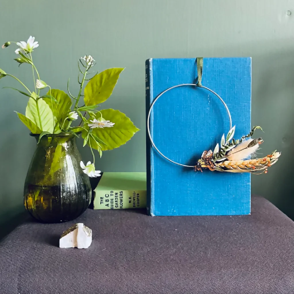 Bee Small Wreath - Image 2