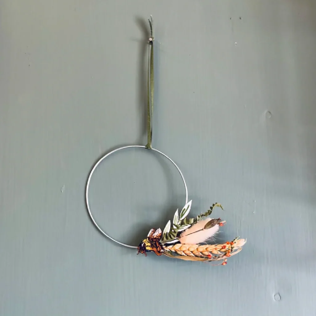 Bee Small Wreath - Image 4