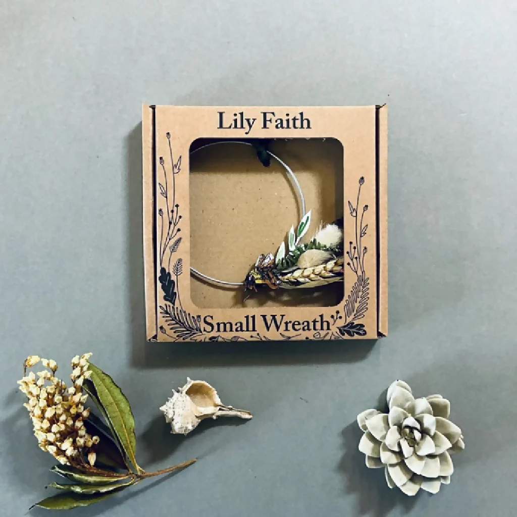 Bee Small Wreath - Image 6