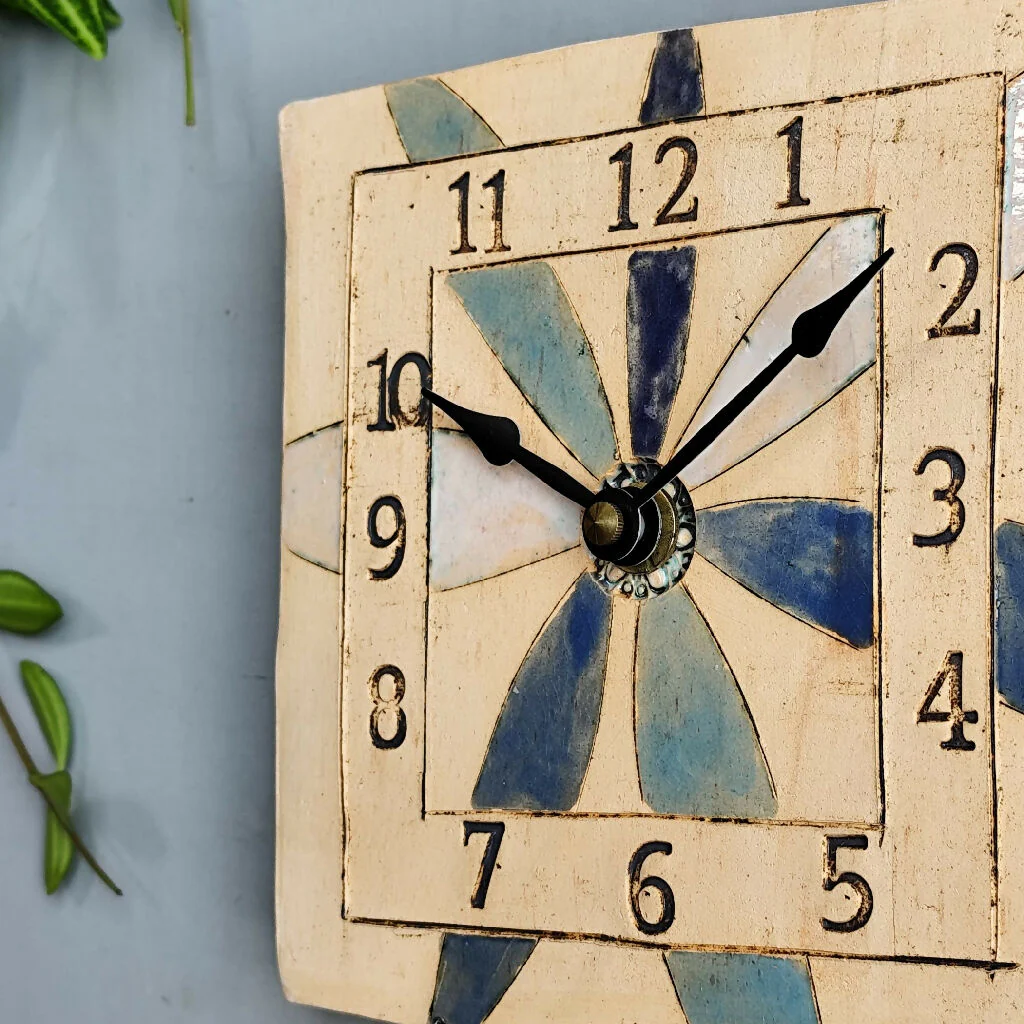 Blue Daisy Wall Clock With Large Numbers - Image 3