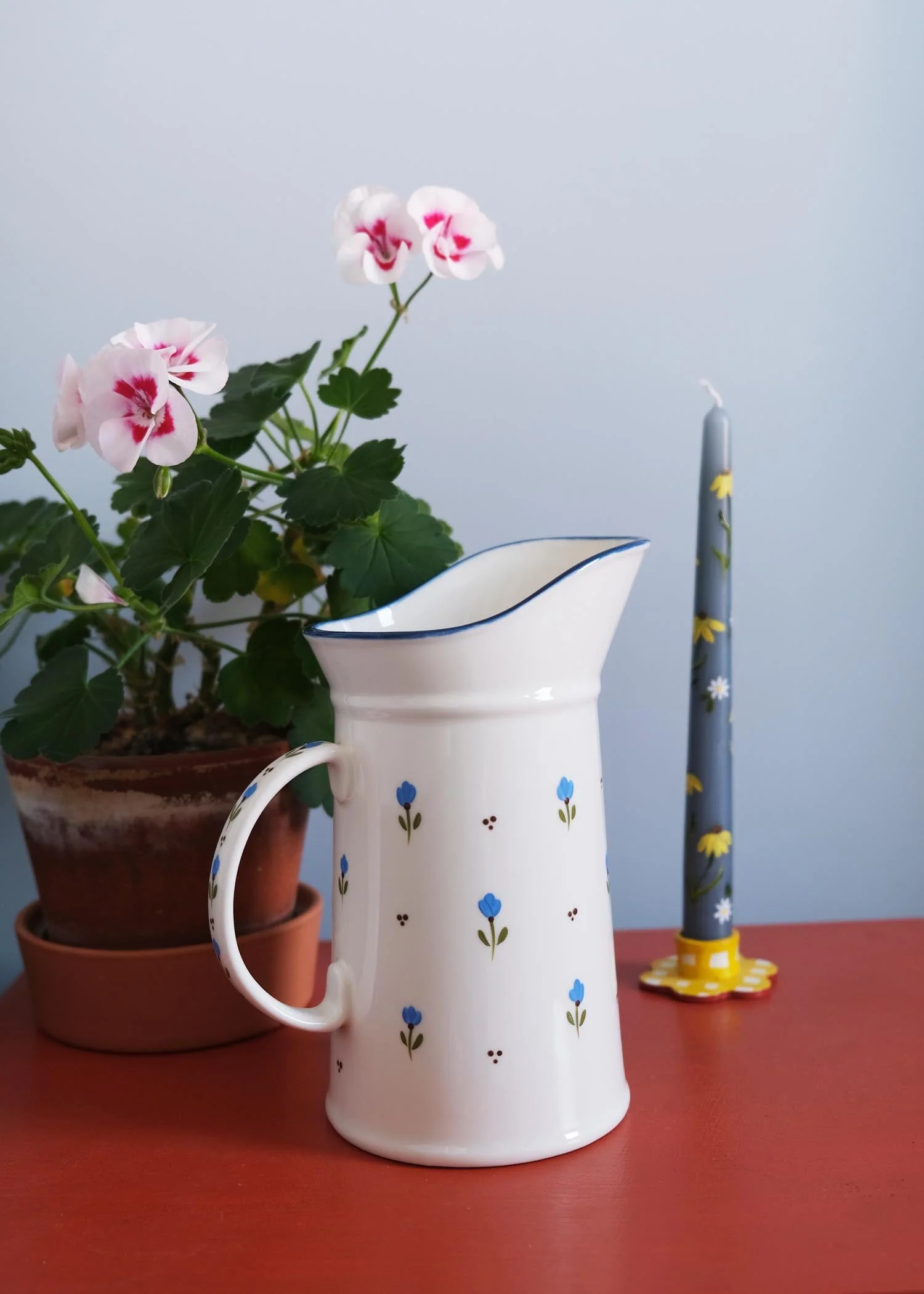 Blue tulip ceramic jug - Image 3