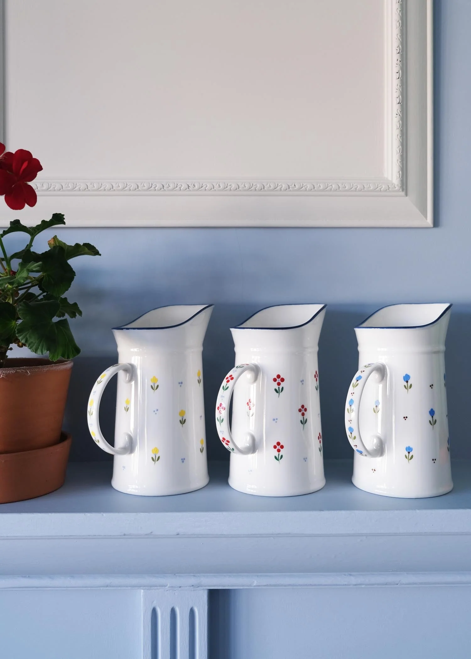 Blue tulip ceramic jug - Image 4