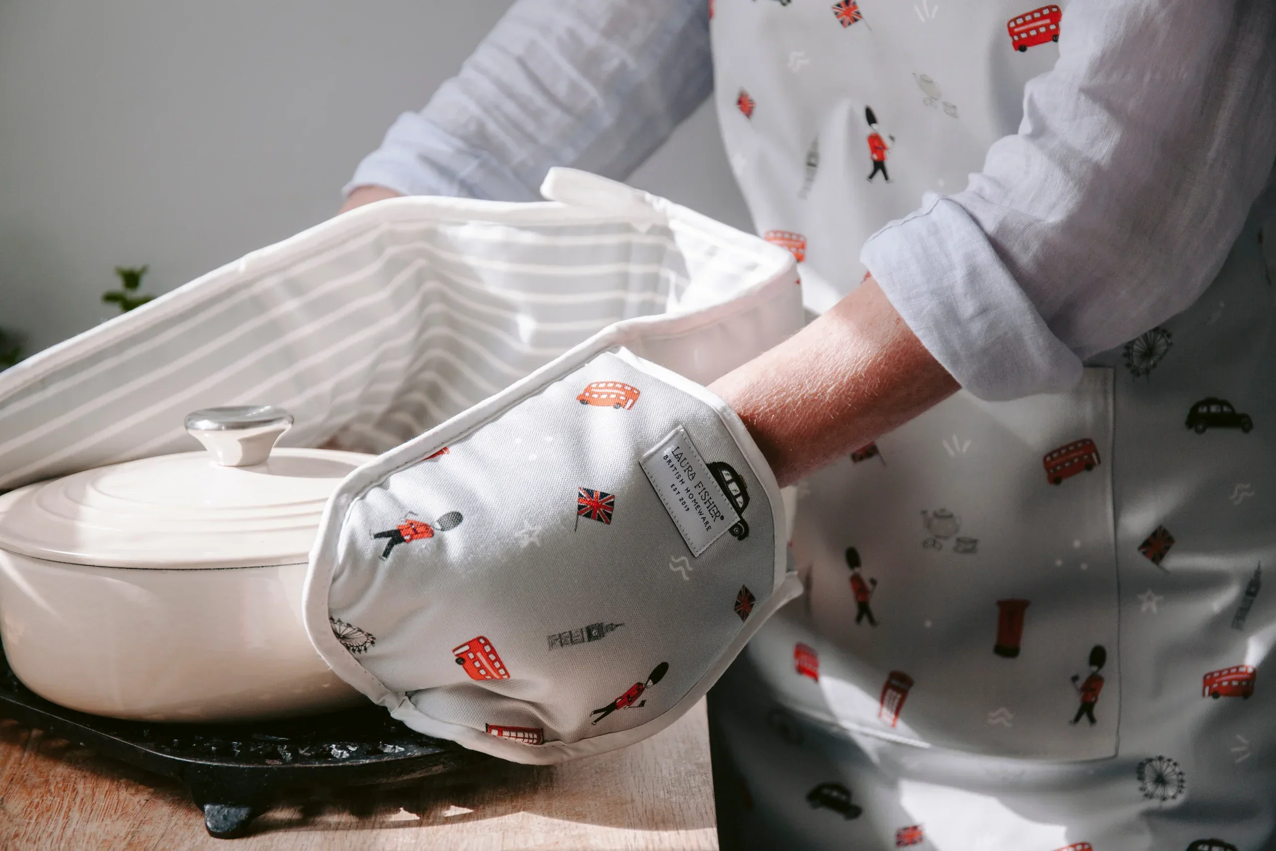 Bright & British Oven Gloves - Image 3