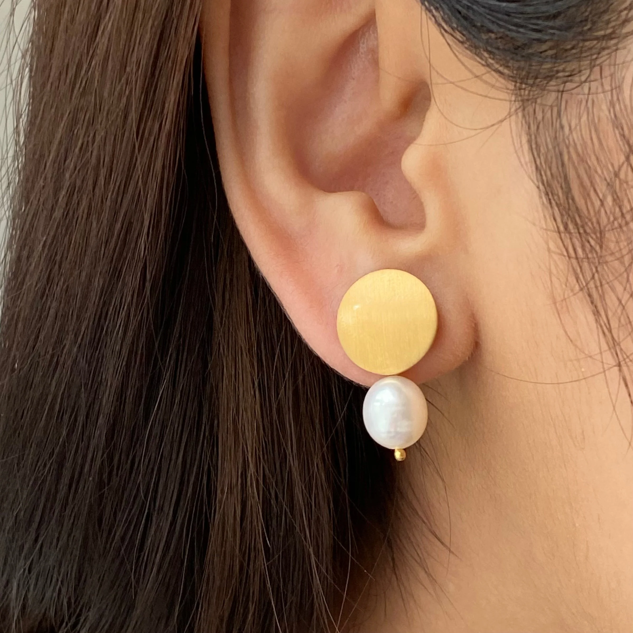 Brushed Gold Plated Silver Earrings - Pearl - Image 4