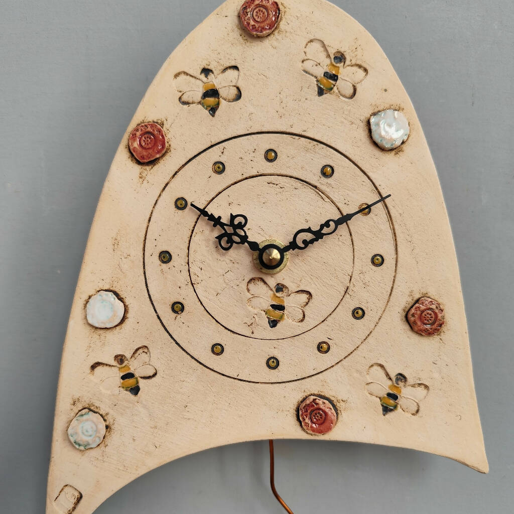 Bumblebees and Daisies Wall Clock with Pendulum - Image 4