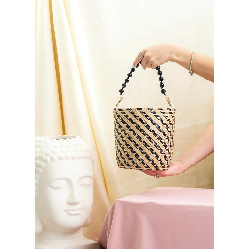 Camila Bucket Bag - Stylish Handwoven Design - Image 2