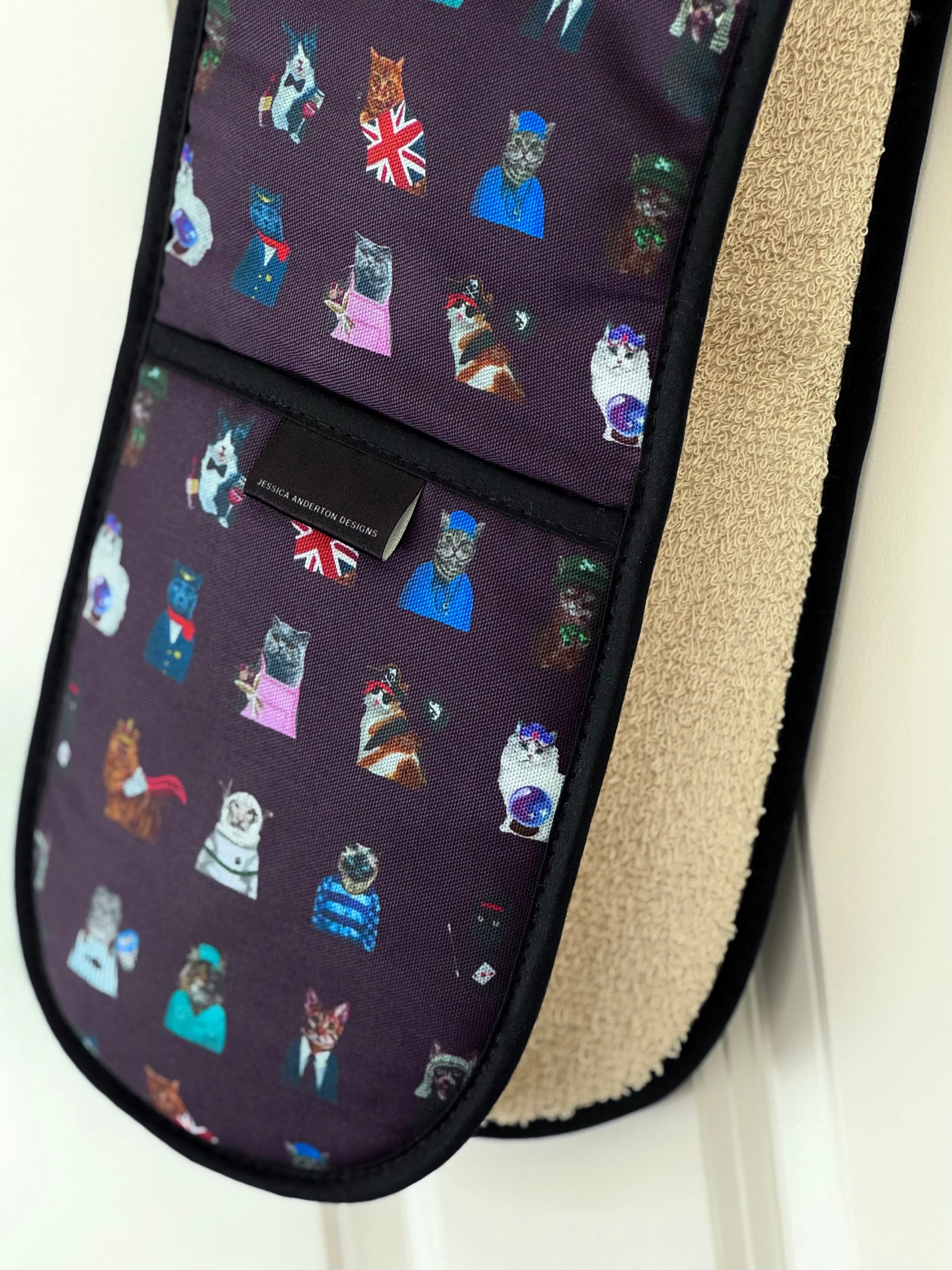CATS Double Oven Gloves - Image 3