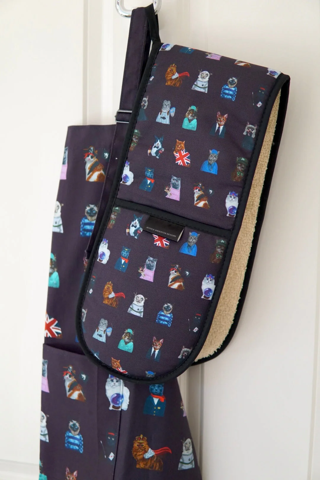 CATS Double Oven Gloves - Image 4