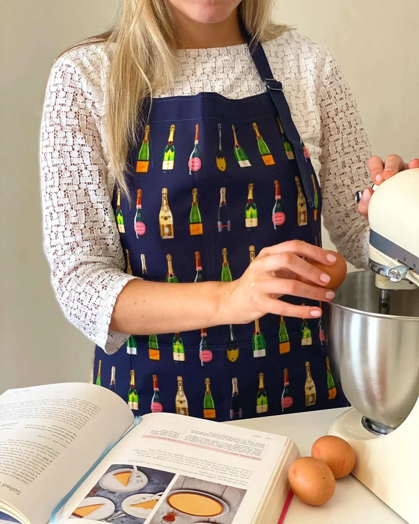 Champagne & Fizz Apron - Image 10