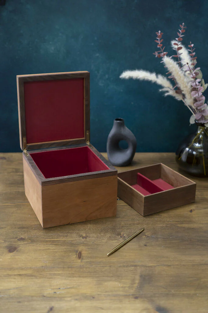 Cherry wood box with squares - Image 3