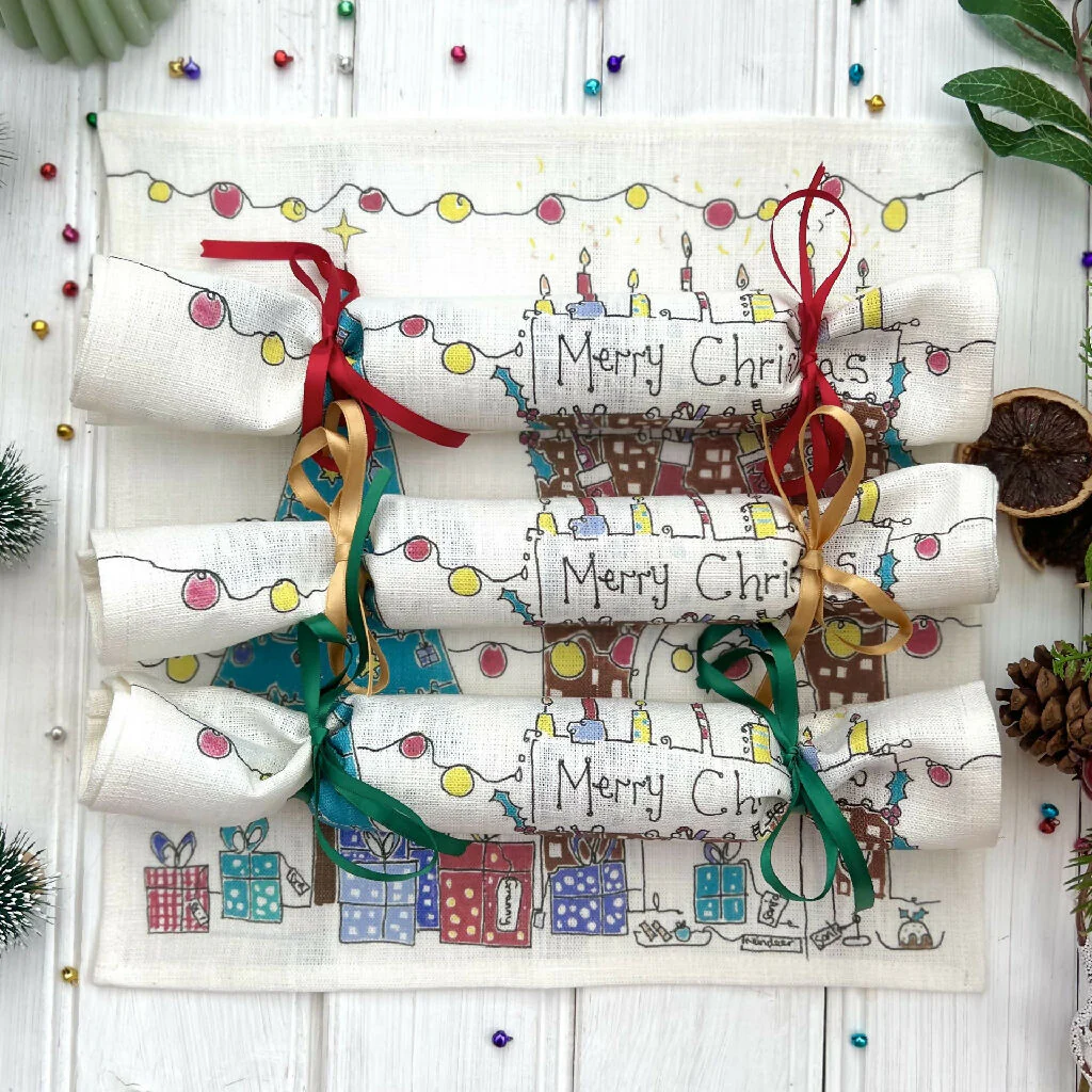'Christmas Eve Fireplace' Linen Napkin Crackers - Image 2