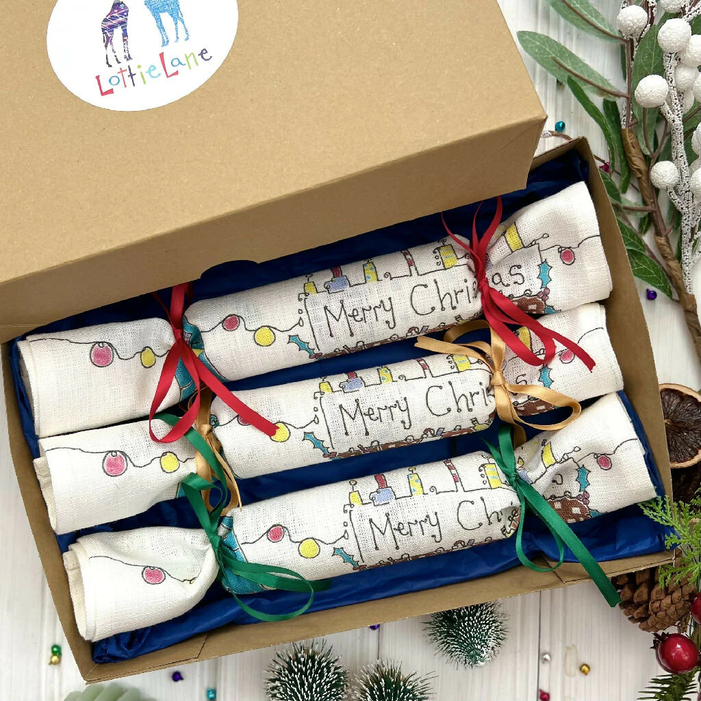 'Christmas Eve Fireplace' Linen Napkin Crackers - Image 3