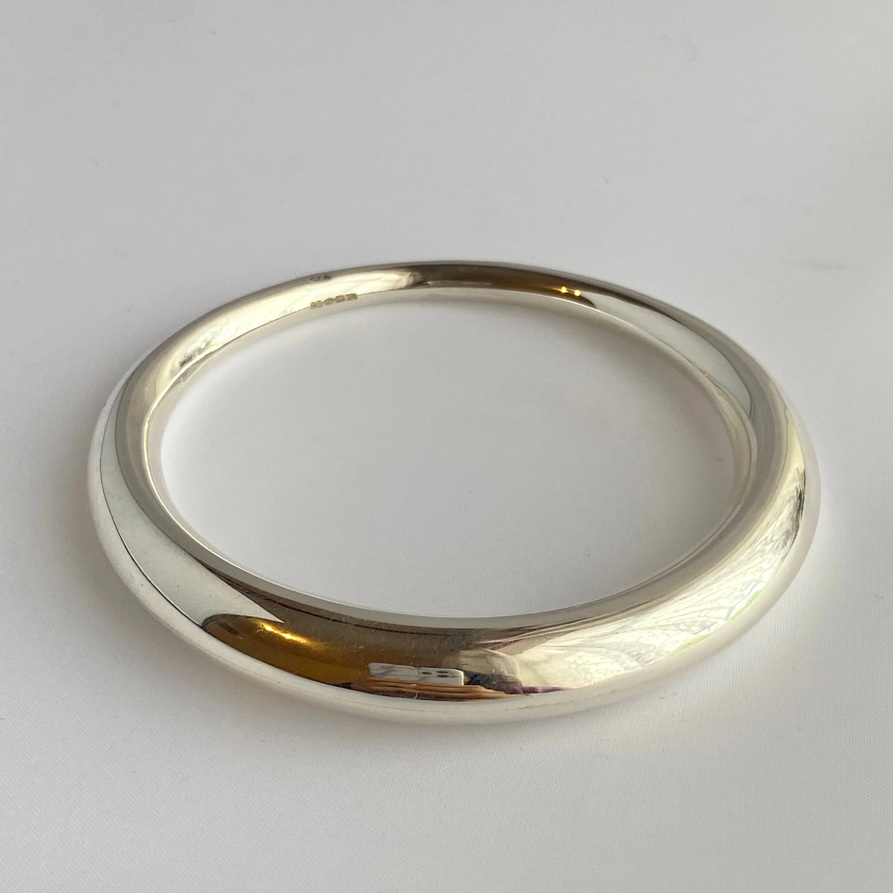 Chunky Silver Round Bangle with a Graduated Tapered Design - Image 5