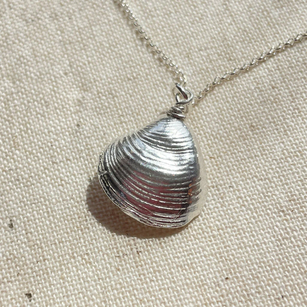 Clam Sterling Silver Pendant necklace - Image 3
