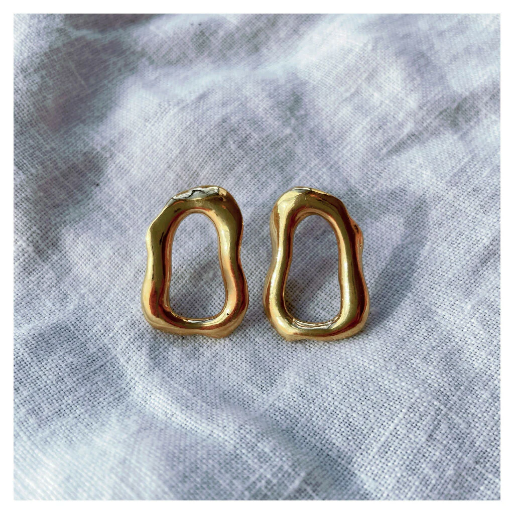 Classic Curve Studs
