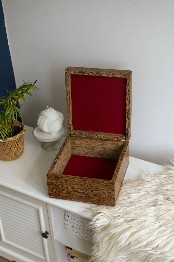Coconut box with hexagonal details - Image 3