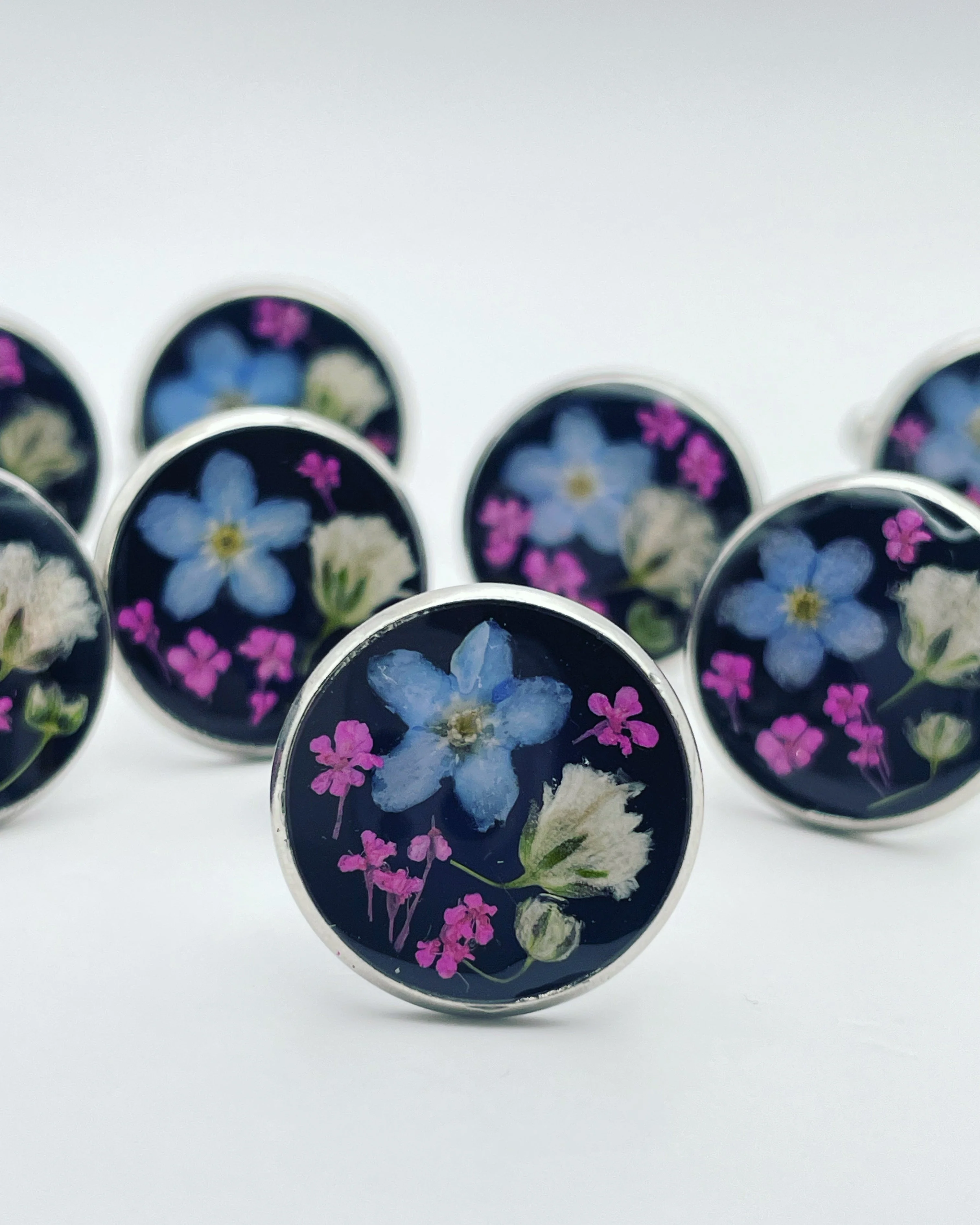 Cufflinks with forget-me-not and gypsophila flowers in 16mm